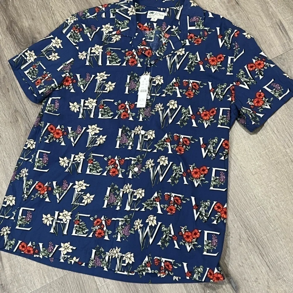 NWT J. Crew Men’s Medium HEATWAVE Shirt Sleeve Button Front Vacation Shirt